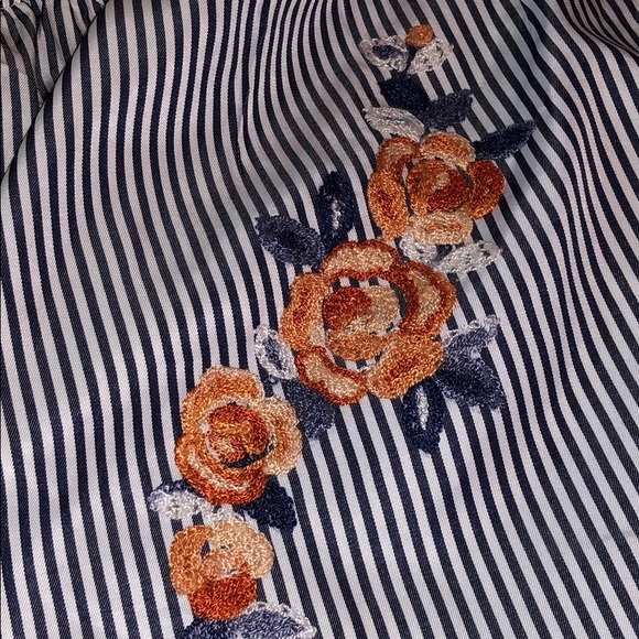 Off-The-Shoulder Ruffled Crop Top - Picture 6 of 7